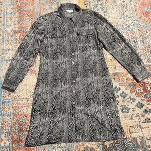 Vintage silky snakeskin print shirtdress long sleeved mother of pearl buttons